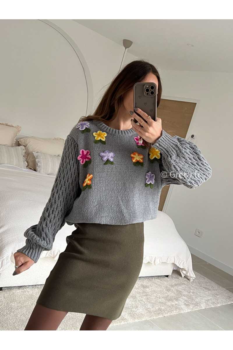 Pull gris fleurs relief fleuri mode tenue look intemporel grecy e-shop